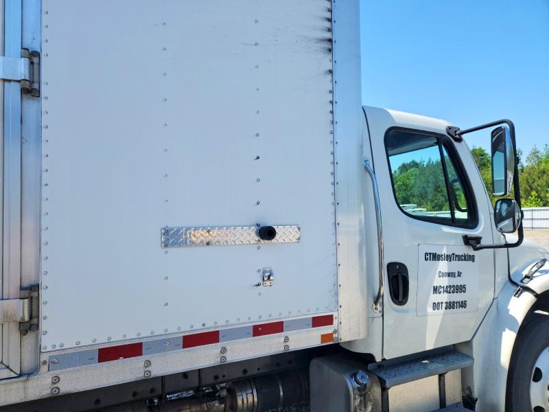 2016 Freigliner 2016 Freightliner Business Class M2 BOX Truck