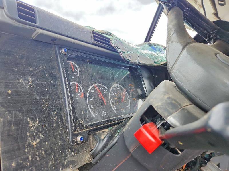 2005 Freightliner Columbia 120 Semi Truck