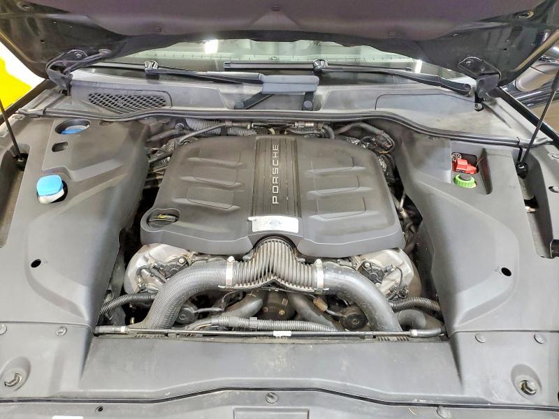 2016 Porsche Cayenne gts