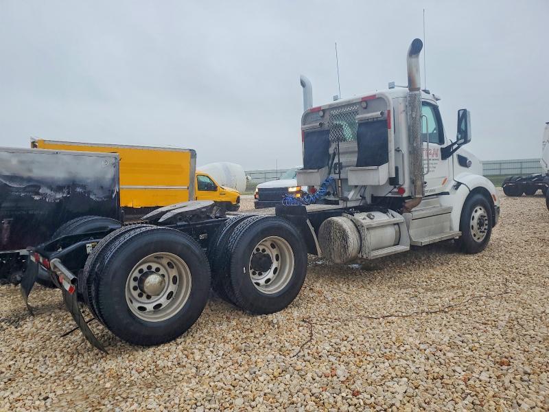 2019 Peterbilt 579 Semi Truck
