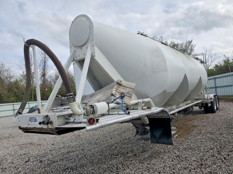 1999 Vantage Dump 1999 Freedom Pneumatic DRY Bulk Trailer