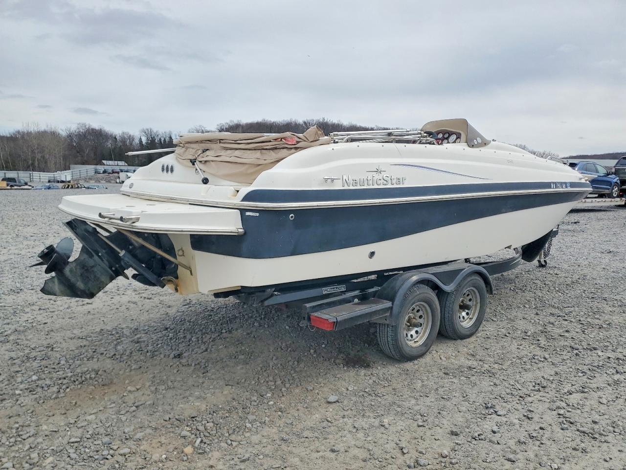 2006 Unknown Nauticstar 210 IO Deck