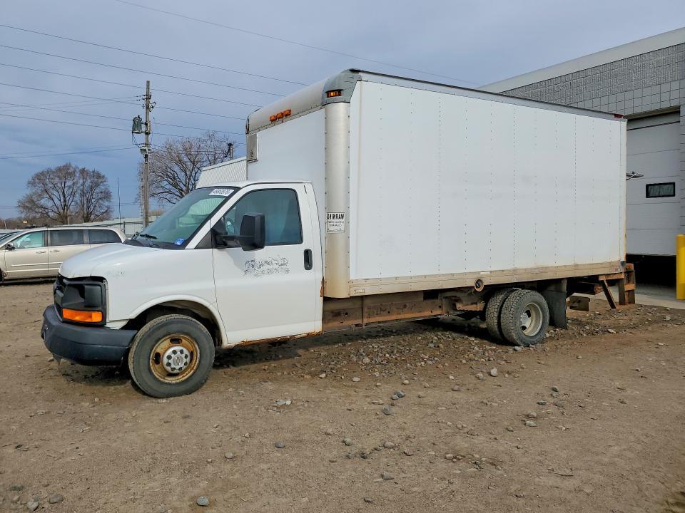 2013 Chevrolet Express box Truck