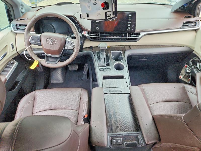 2023 Toyota Sienna Platinum 7-passenger