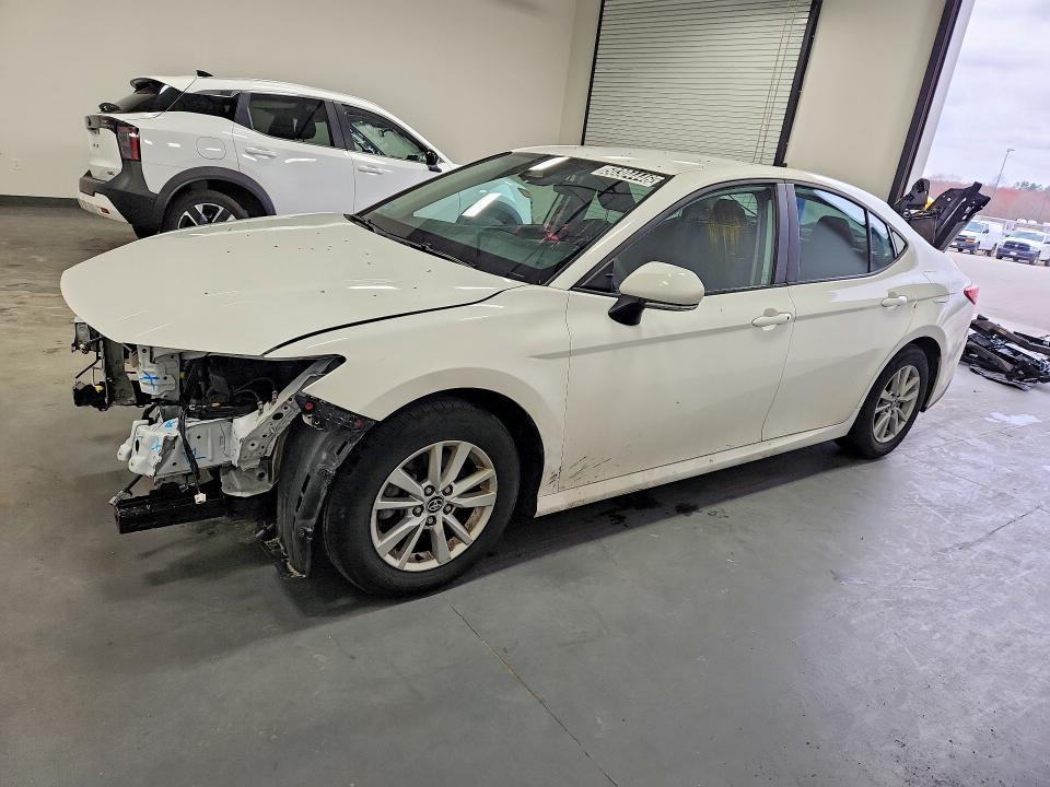 2025 Toyota Camry le