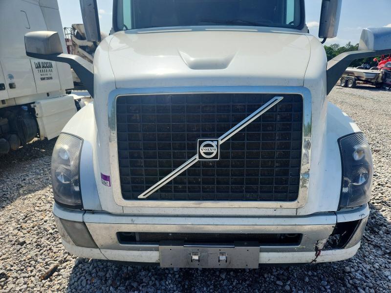 2018 Volvo VNL Semi Truck