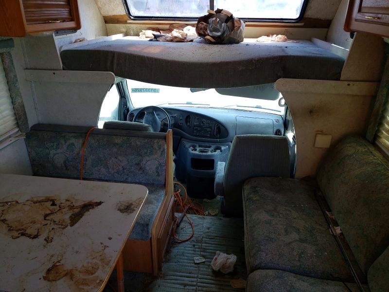 2001 Winnebago Minnie 2529RG