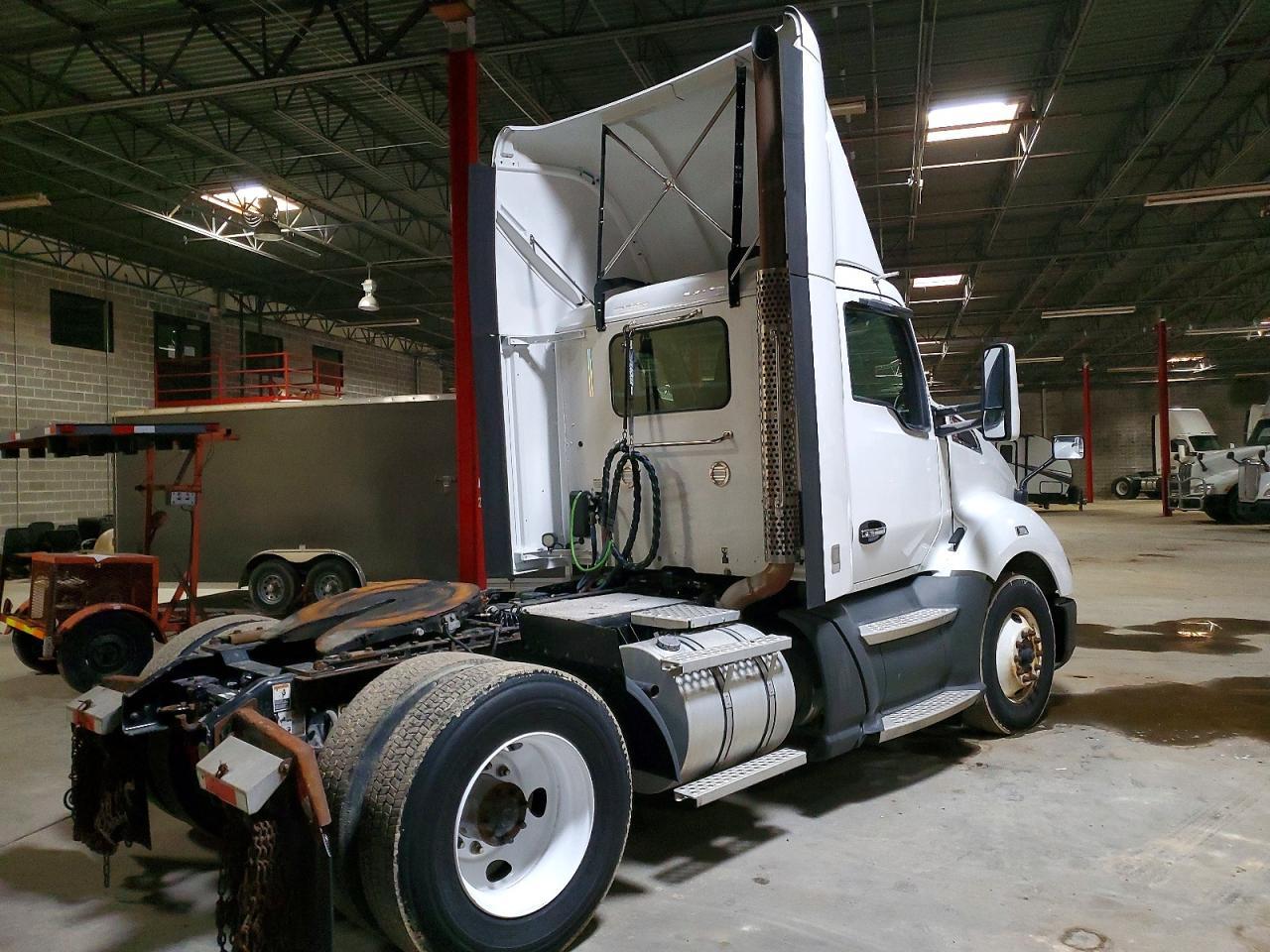 2018 Kenworth T680 Semi Truck