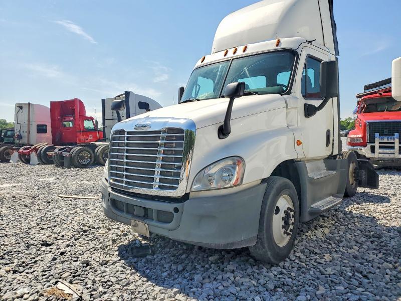 2016 Freightliner Cascadia 125 Semi Truck