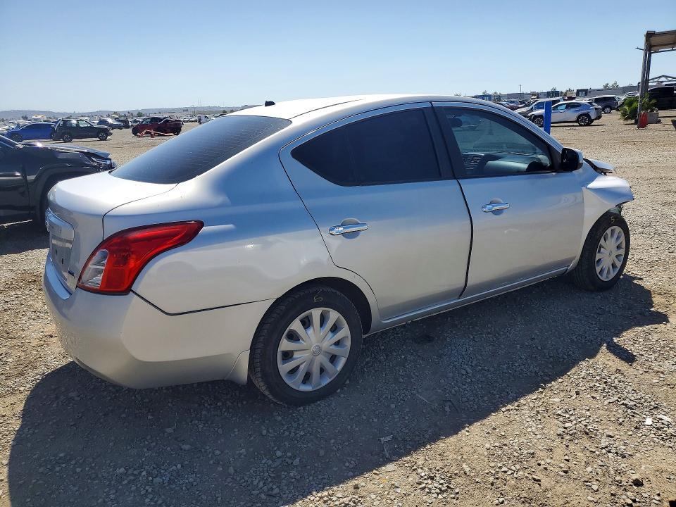 2013 Nissan Versa 1.6 s