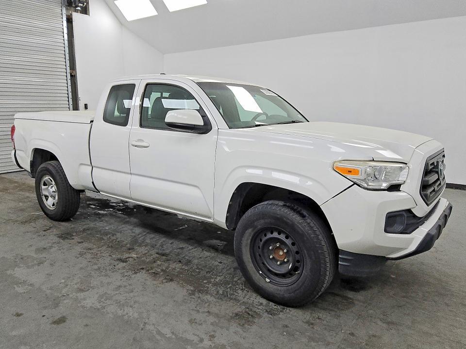 2016 Toyota Tacoma SR