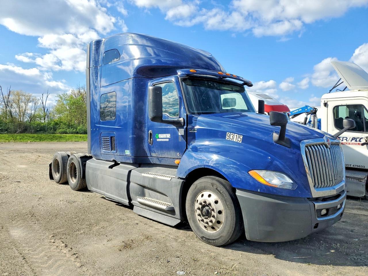 2020 International LT625