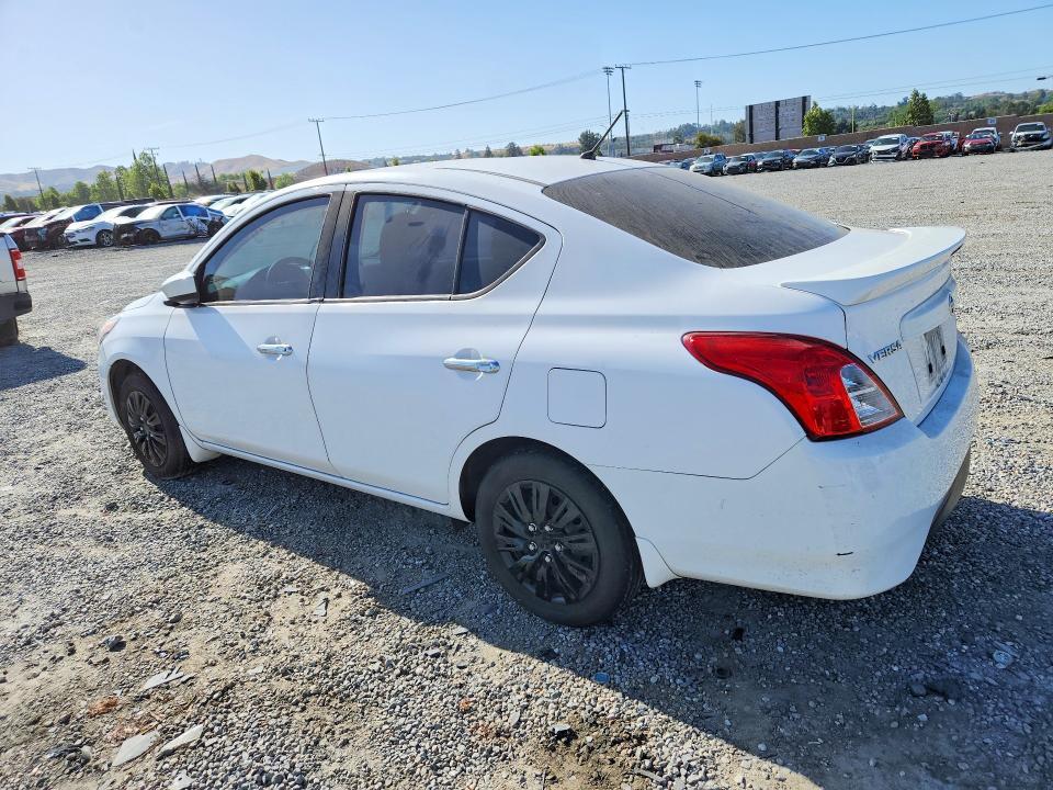 2018 Nissan Versa sv