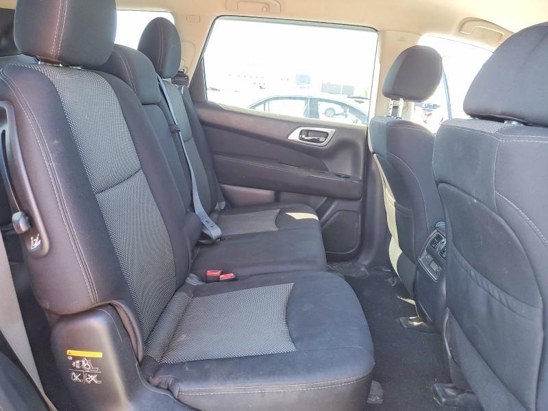 2017 Nissan Pathfinder sv
