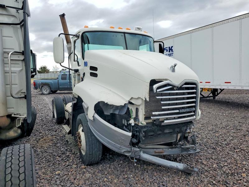 2011 Mack CXU612 Semi Truck
