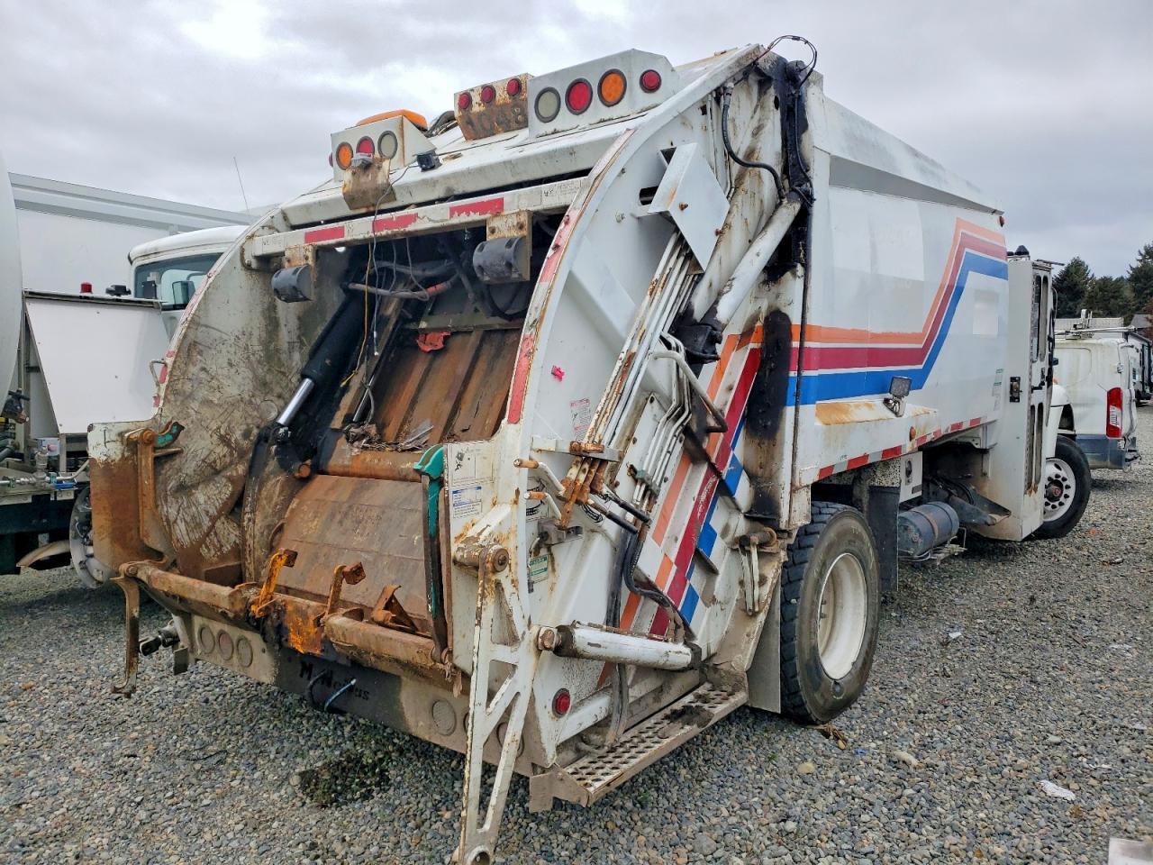 2007 International 7400 Refuse Truck