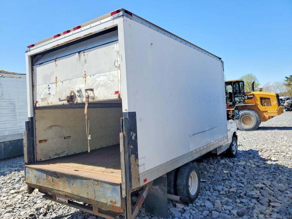 2010 Ford Econoline E350 Super Duty Cutaway Van