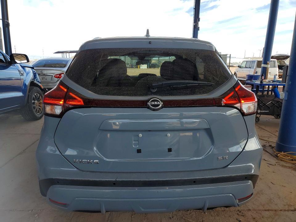 2023 Nissan Kicks sr