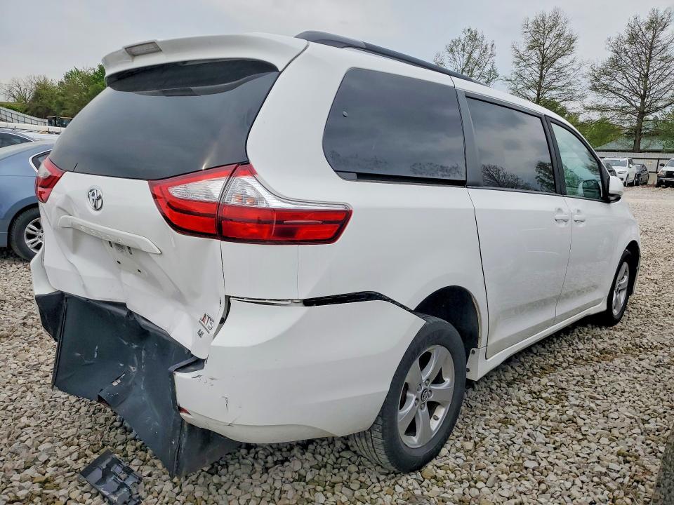 2019 Toyota Sienna le