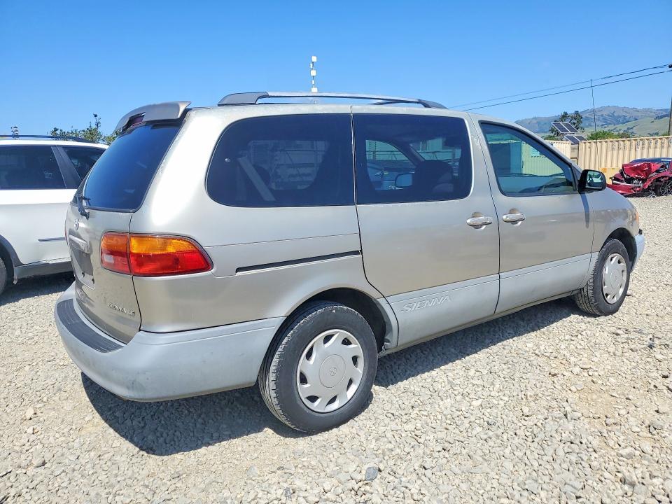 2000 Toyota Sienna le
