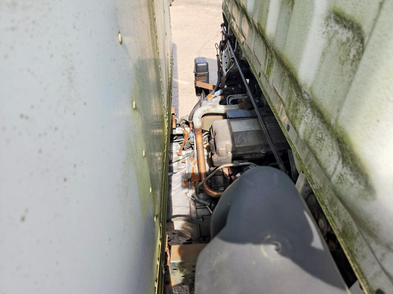 2004 Isuzu NQR BOX Truck