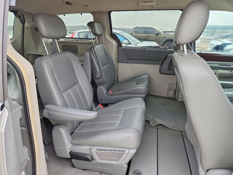 2010 Chrysler Town & Country Touring