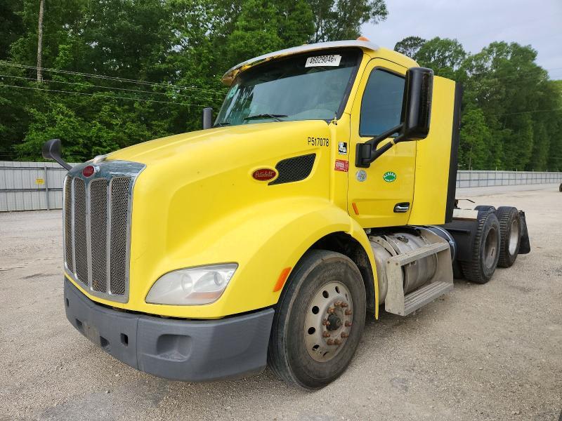 2017 Peterbilt 579 Semi Truck