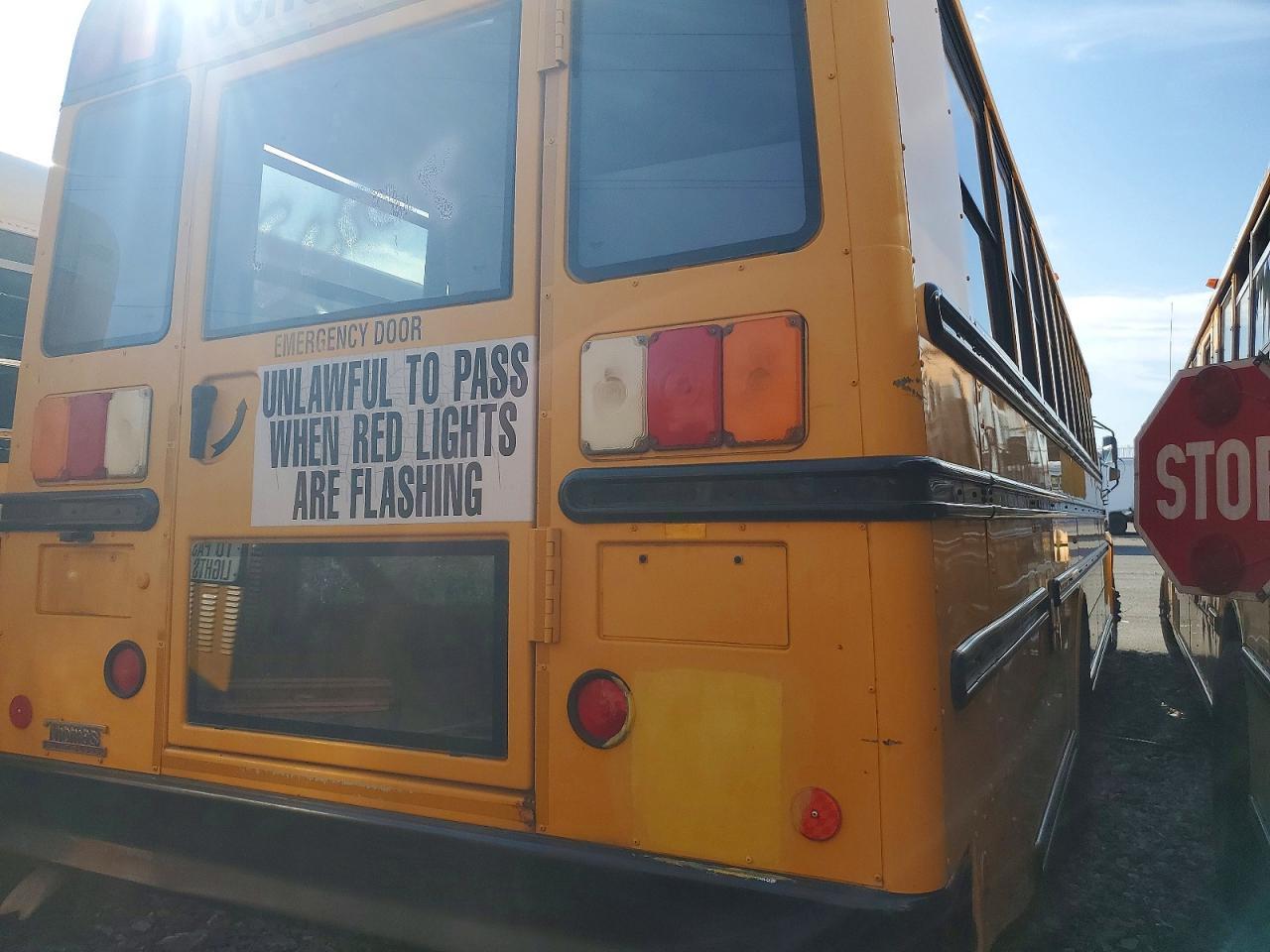 2012 Freigliner 2012 Thomas SAF-T-LINER C2-School Bus