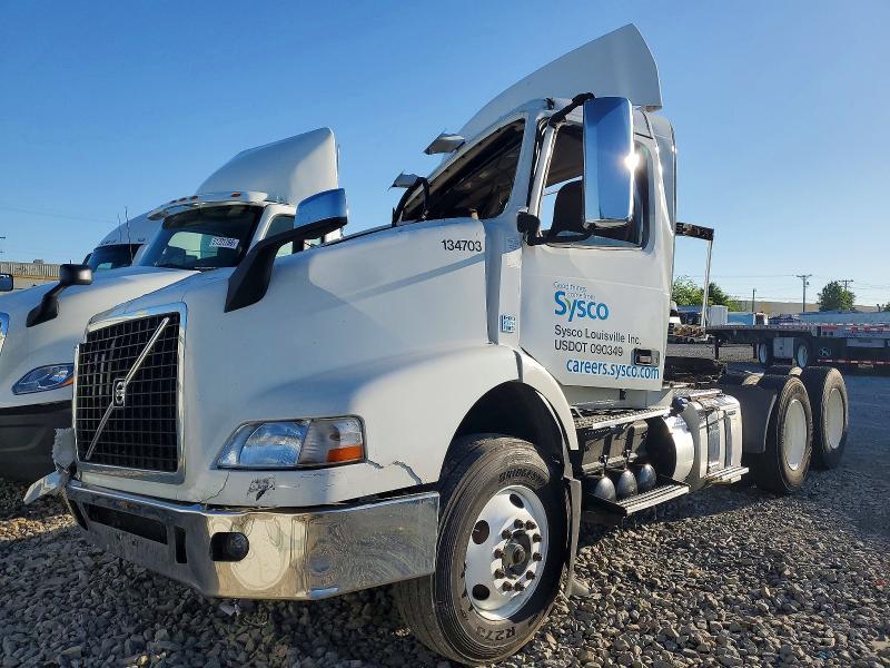2016 Volvo VNM Semi Truck