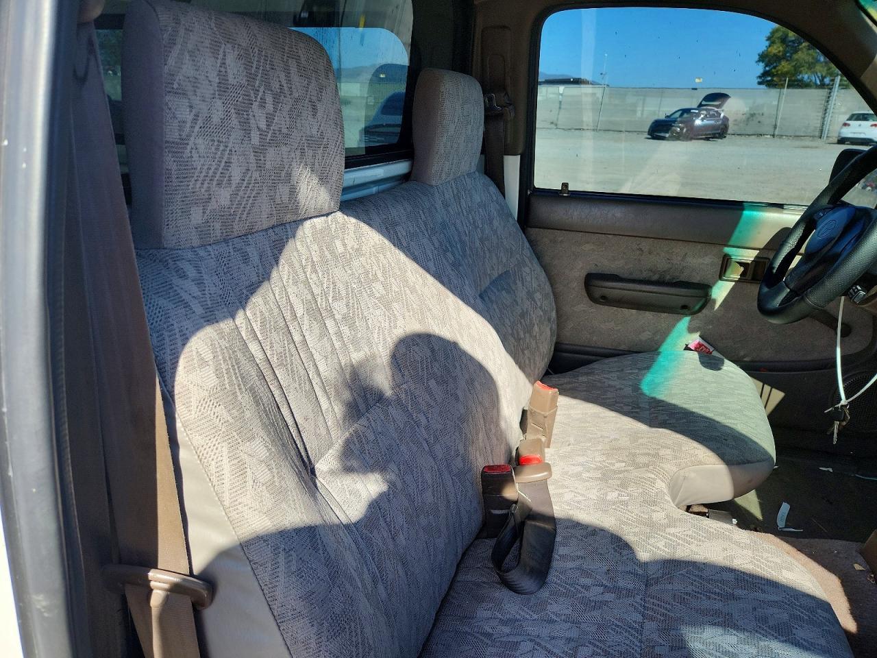 2000 Toyota Tacoma Base