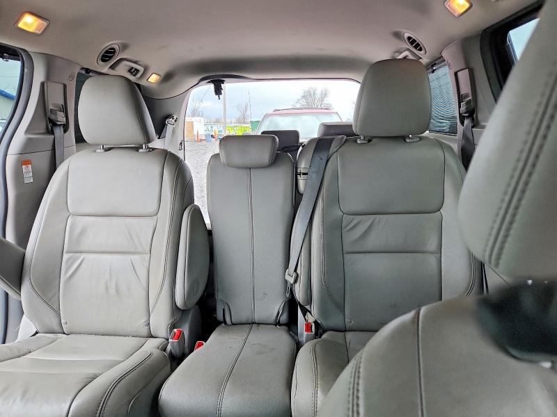 2015 Toyota Sienna xle 8-passenger