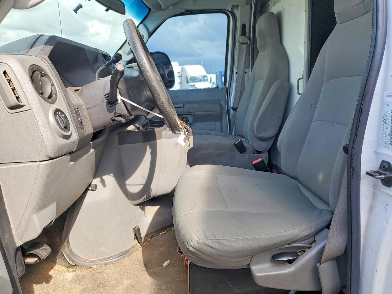 2010 Ford E350 Utility / Service Truck