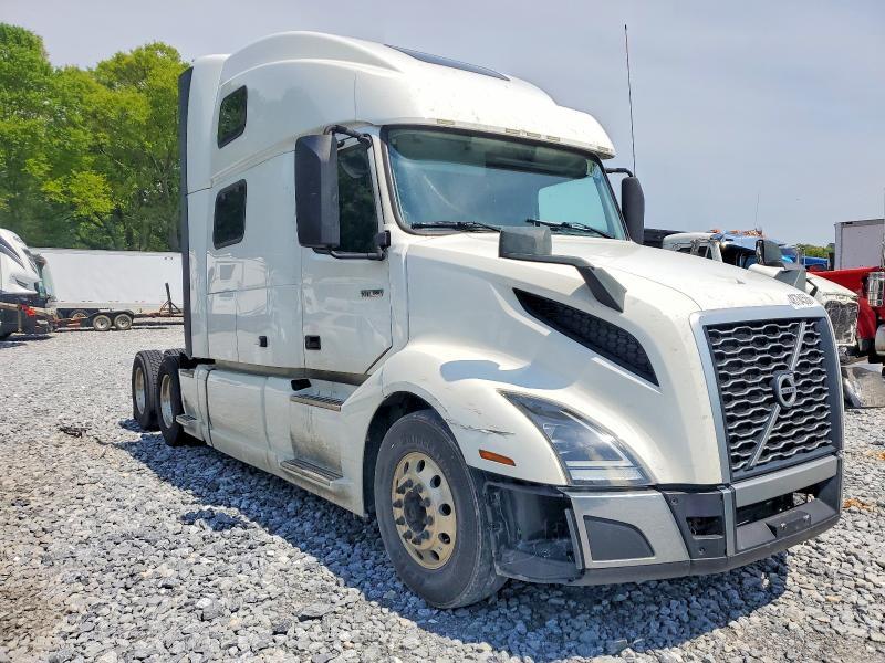 2020 Volv O VNL Semi Truck
