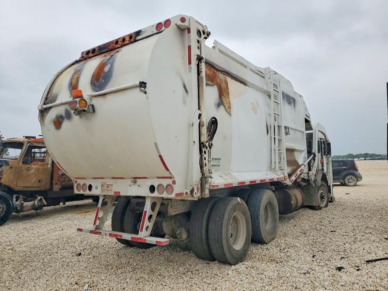 2018 Peterbilt 520 Refuse Truck