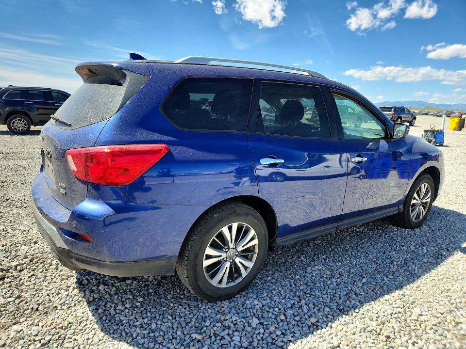 2019 Nissan Pathfinder sv