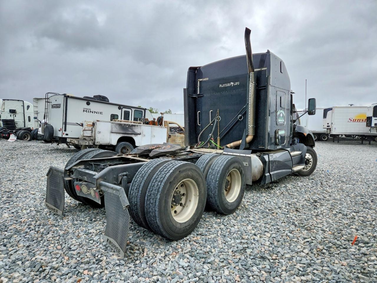 2011 Kenworth T660 Semi Truck