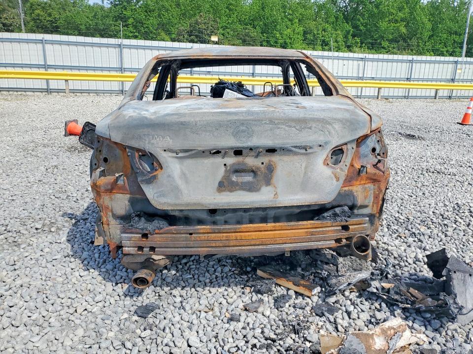 2016 Niss Altima 2.5 s