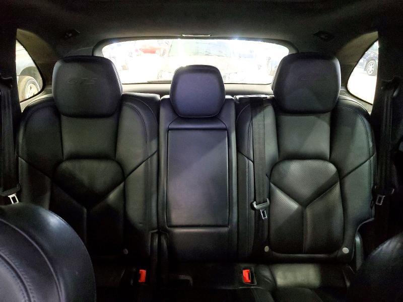 2016 Porsche Cayenne gts