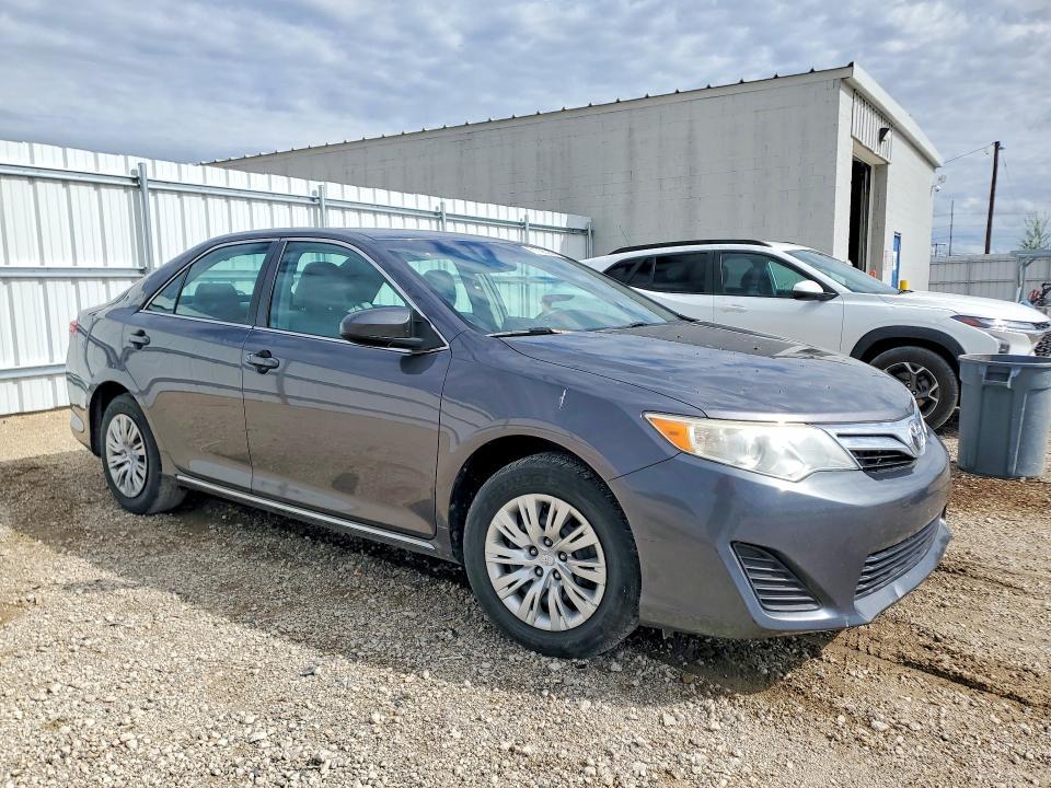 2014 Toyota Camry le