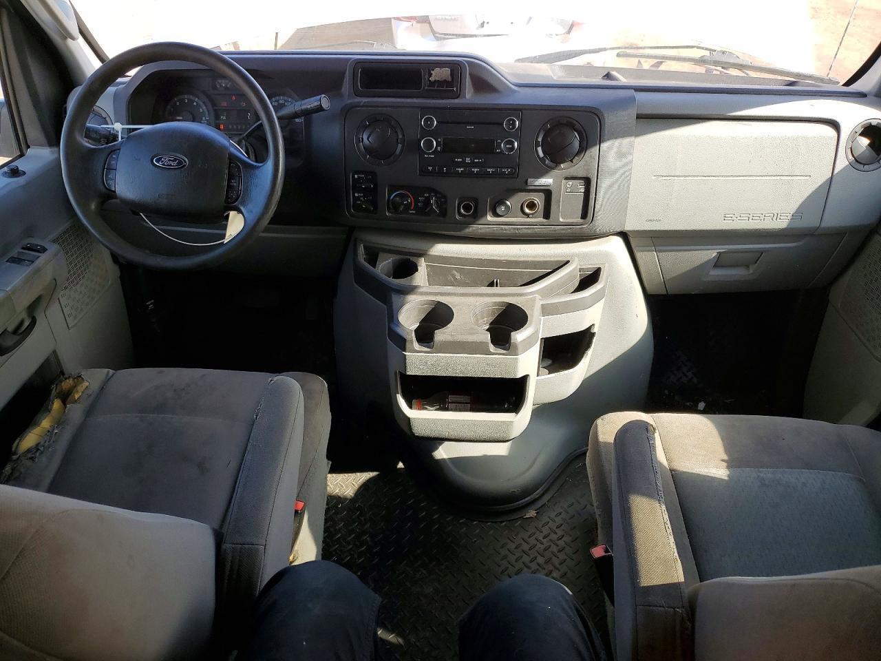 2014 Ford Econoline E350 Super Duty Wagon