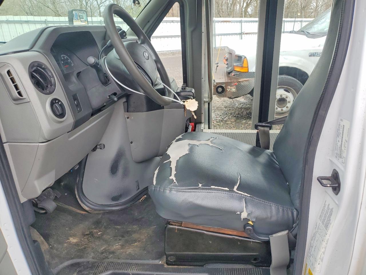 2017 Ford Econoline E350 Super Duty Cutaway Van