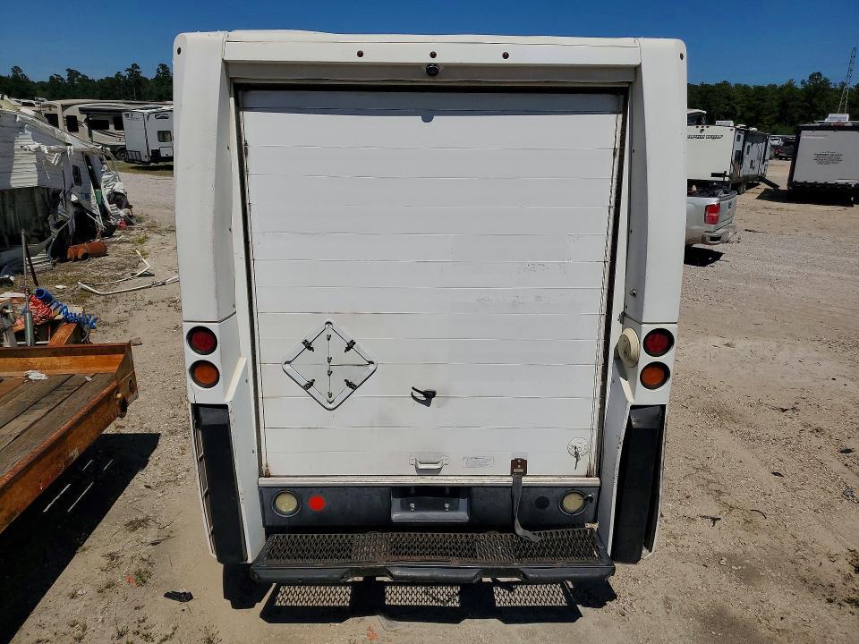 2015 Isuzu NPR Delivery Truck