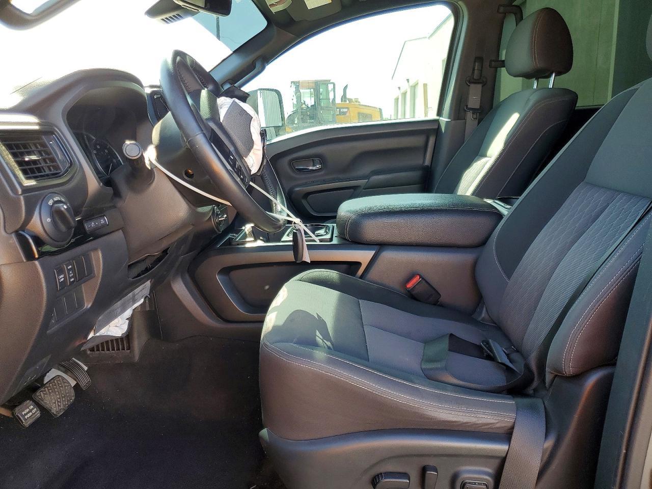 2023 Nissan Titan SV