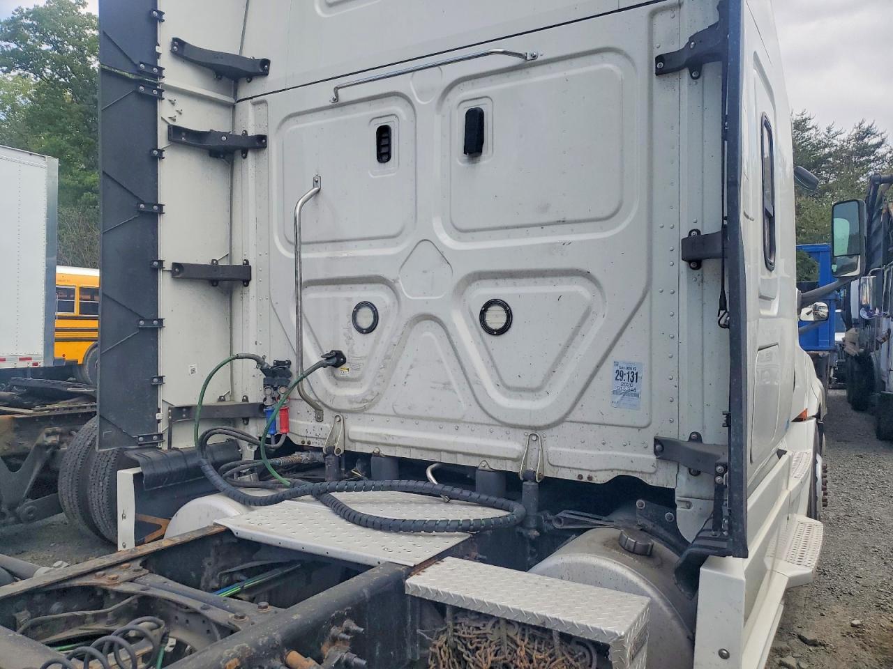 2020 Freigliner 2020 Freightliner Cascadia 126 Semi Truck