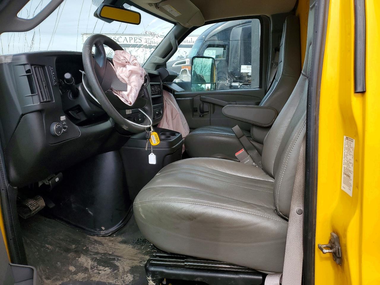 2022 GMC Savana BOX Truck