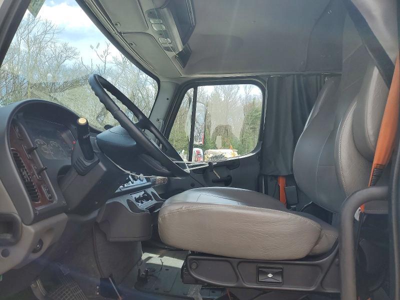 2019 Freightliner Business Class M2 BOX Truck