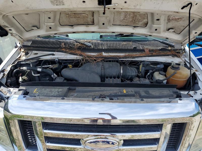 2015 Ford Econoline E450 Super Duty Cutaway Van