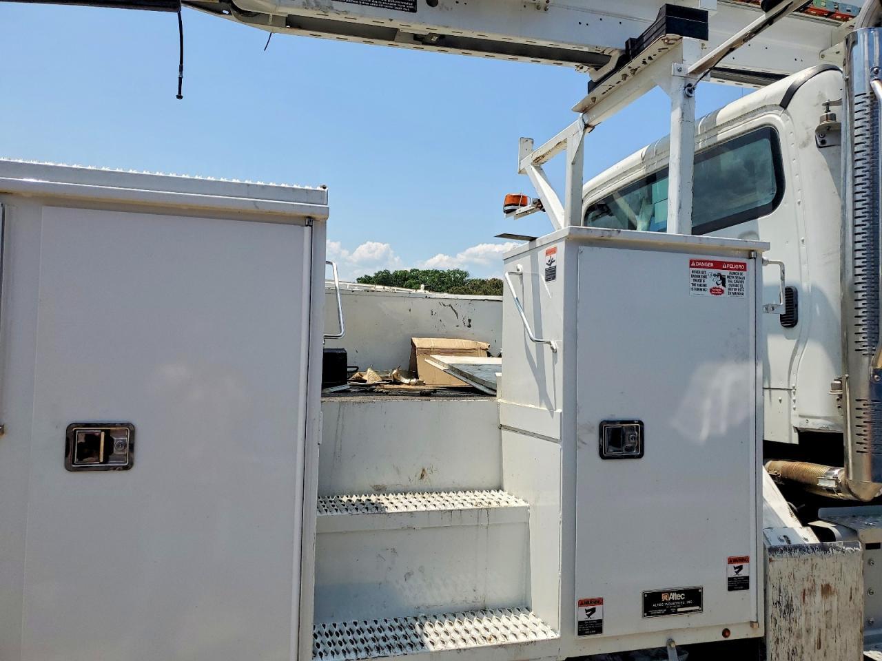 2025 Freigliner 2025 Freightliner Business Class M2 Digger Derrick