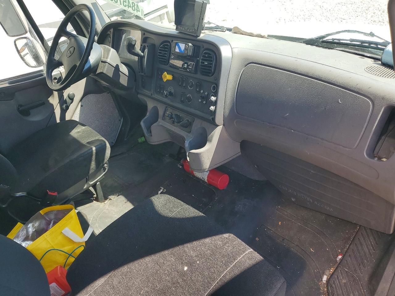 2019 Freightliner Business Class M2 BOX Truck