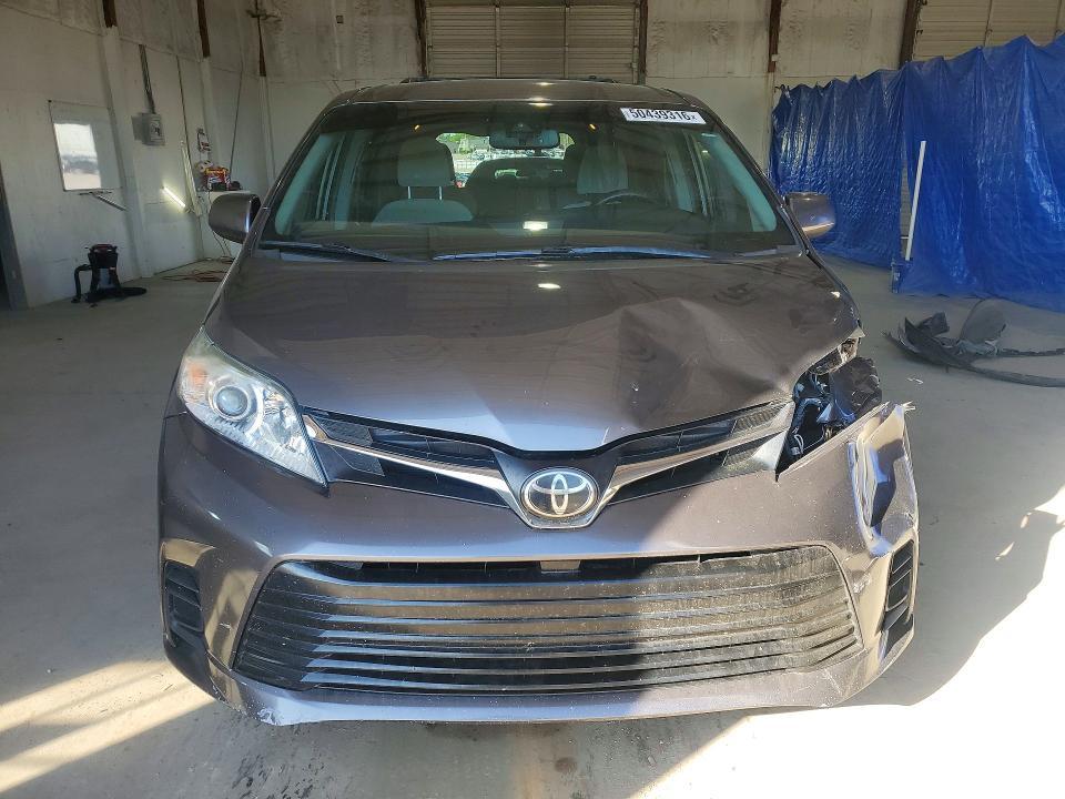 2018 Toyota Sienna le
